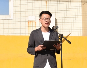 老生代表、研究生学院2019级钱海鹏同学发言 老生代表、研究生学院2019级钱海鹏同学发言